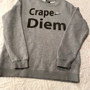 Nike men’s sweatshirt with a humorous twist. Size: L